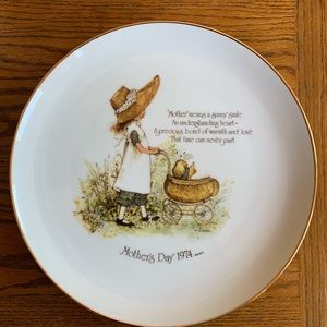 Holly Hobbie collectors Mother’s Day 1974 Plate